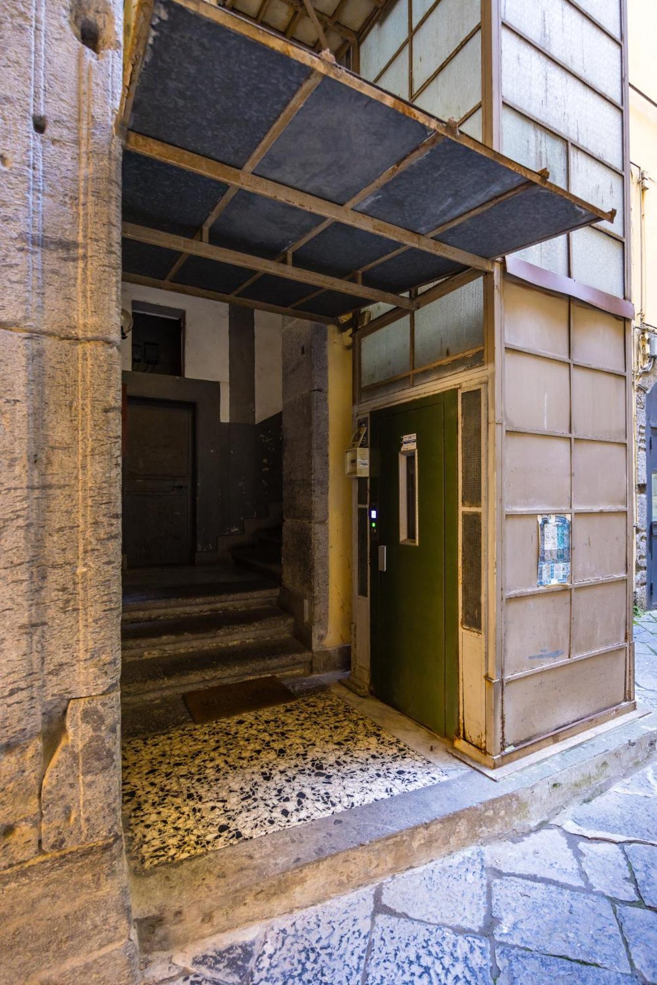 Apartament Carrozzieri Nest At Historical Center Neapol Zewnętrze zdjęcie